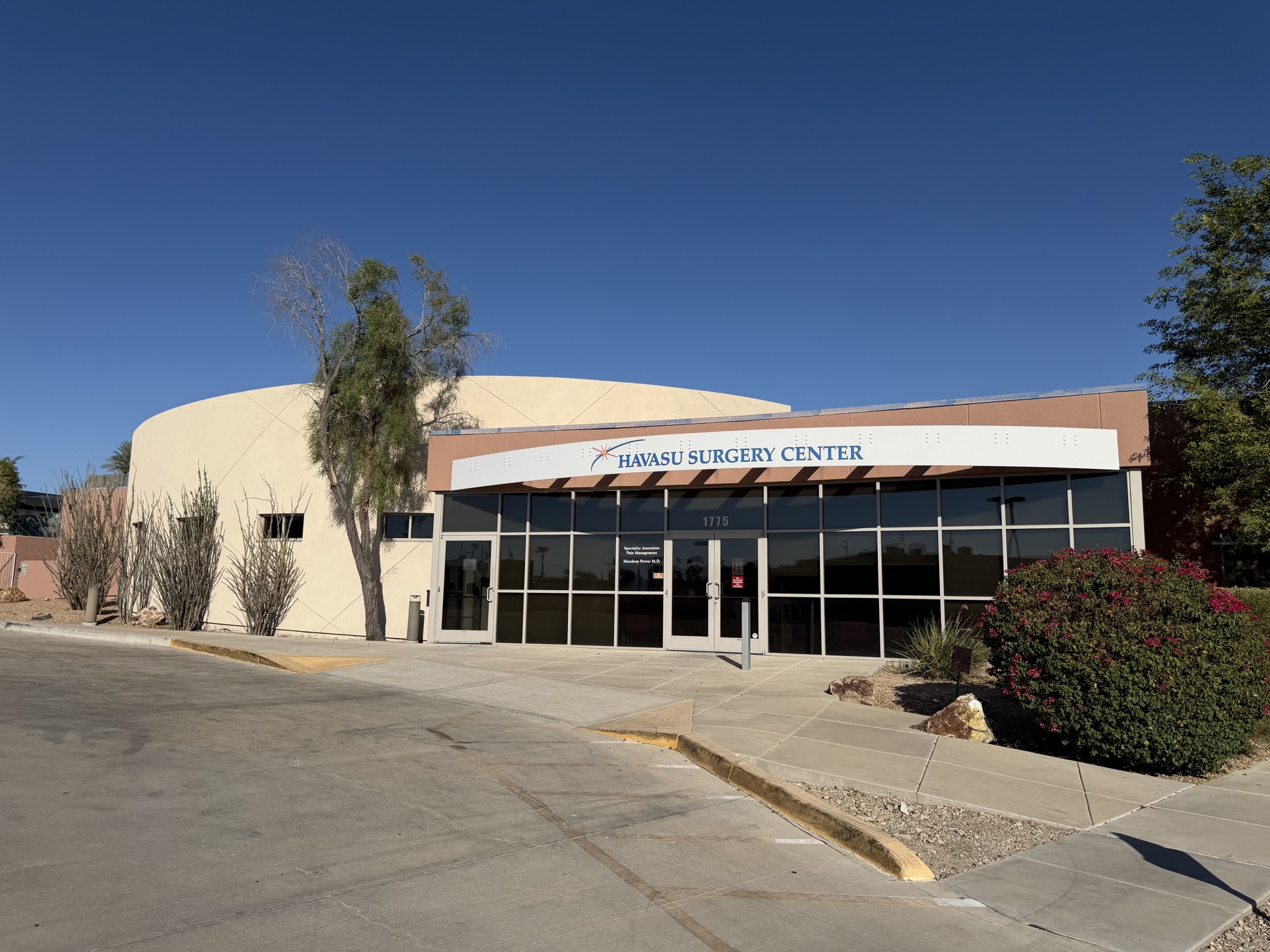 Front entrance of Havasu Surgery Center