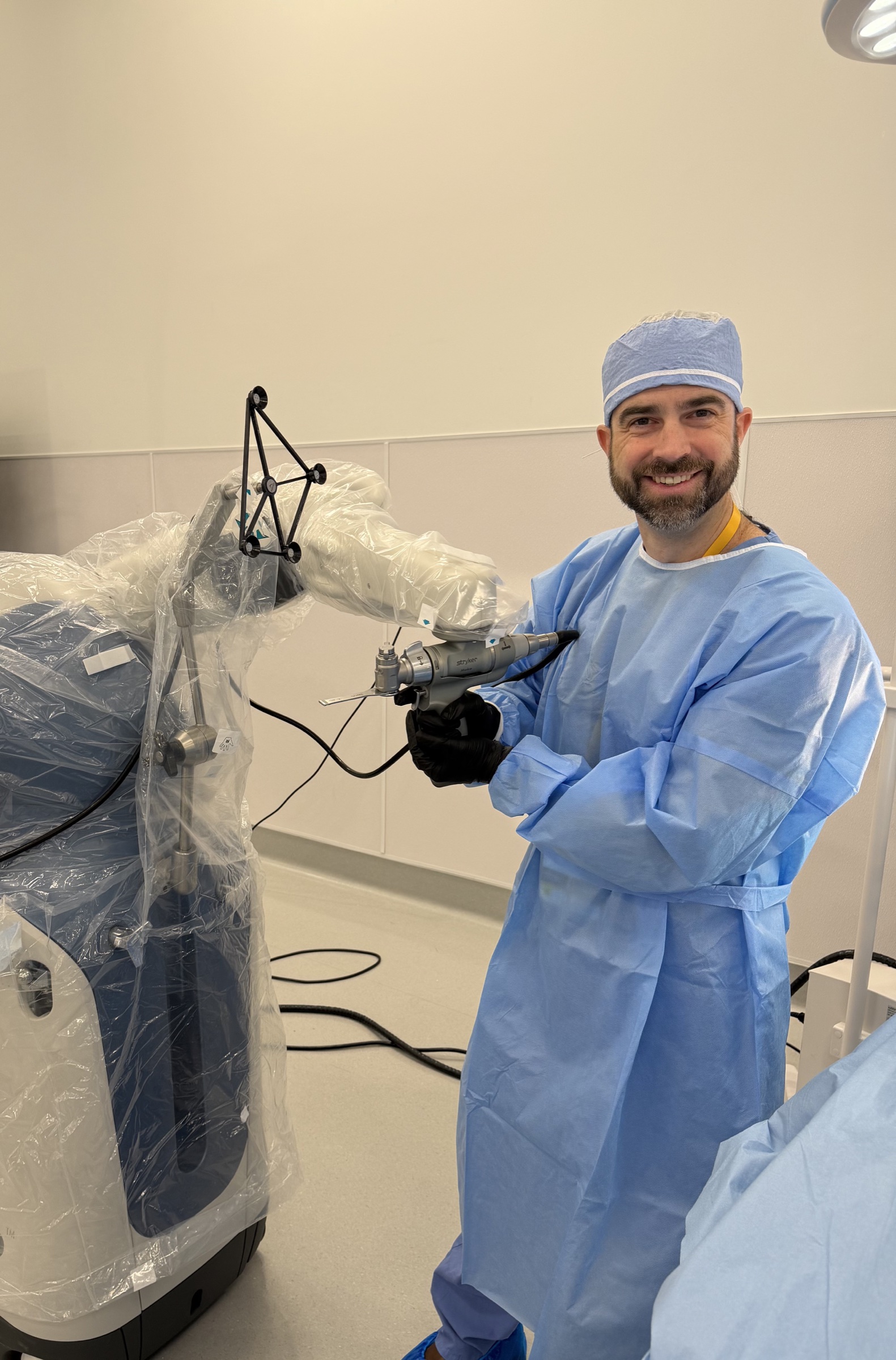Dr. Barnes holding the surgeon-controlled Mako handpiece